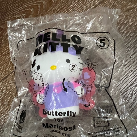 NWT 5 total McDonald’s happy meal’s hello kitty / snoopy / Mickey Minnie - Picture 6 of 7